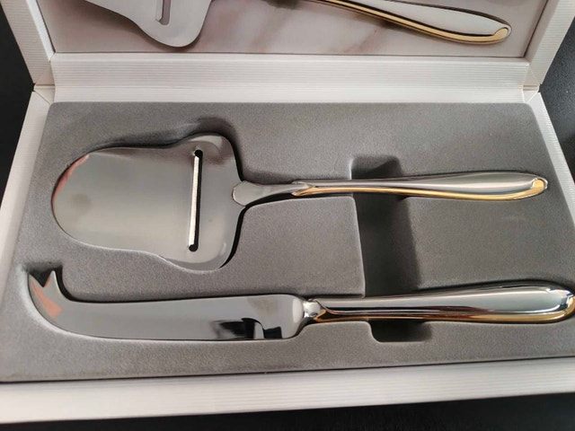 Mikasa Cheese Set