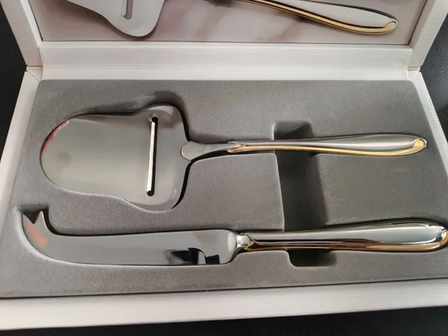 Mikasa Cheese Set