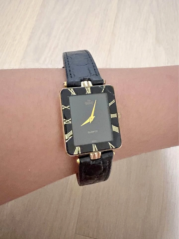 Vintage Rectangular Gold-Tone Quartz Watch with Black Leather St