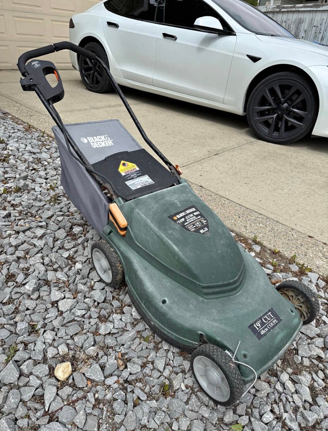 Black & Decker 19” corded electric lawnmower $40