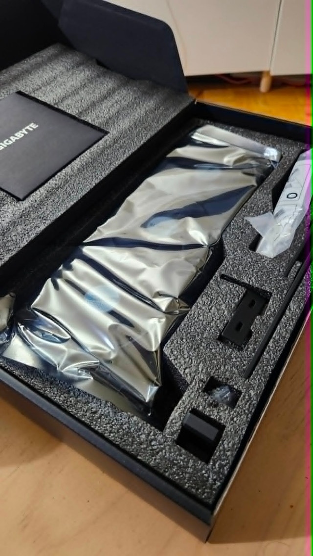 GIGABYTE GeForce RTX 5070 Ti EAGLE OC SFF 16G Graphics Card - photo 3
