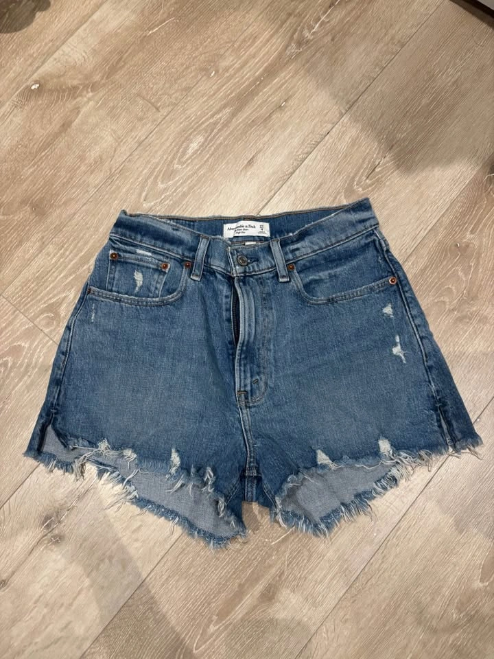 Closet sale - women’s jean shorts & skirt - photo 4
