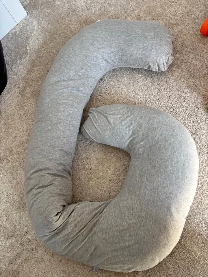 C shaped pregnancy pillow