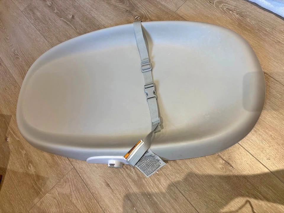 Skip hop change pad