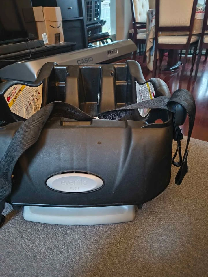 Click Connect Car Seat Base - photo 2
