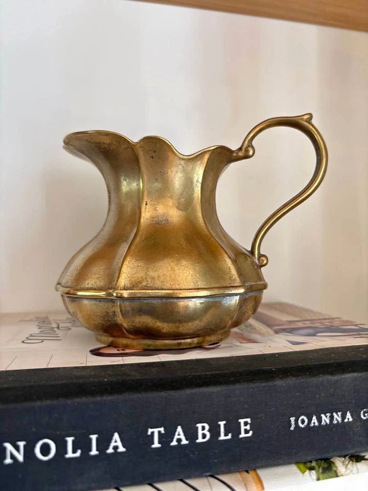 Vintage Scalloped Brass Pitcher – Mid-Century Decorative Jug