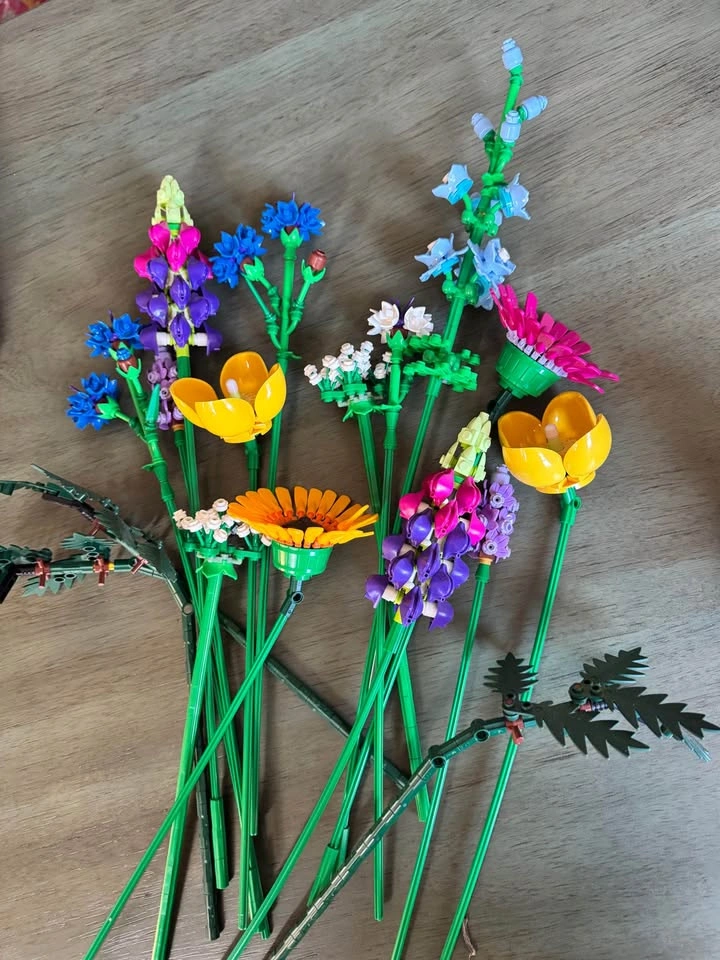 LEGO Botanicals Artificial Wildflower Bouquet - photo 3