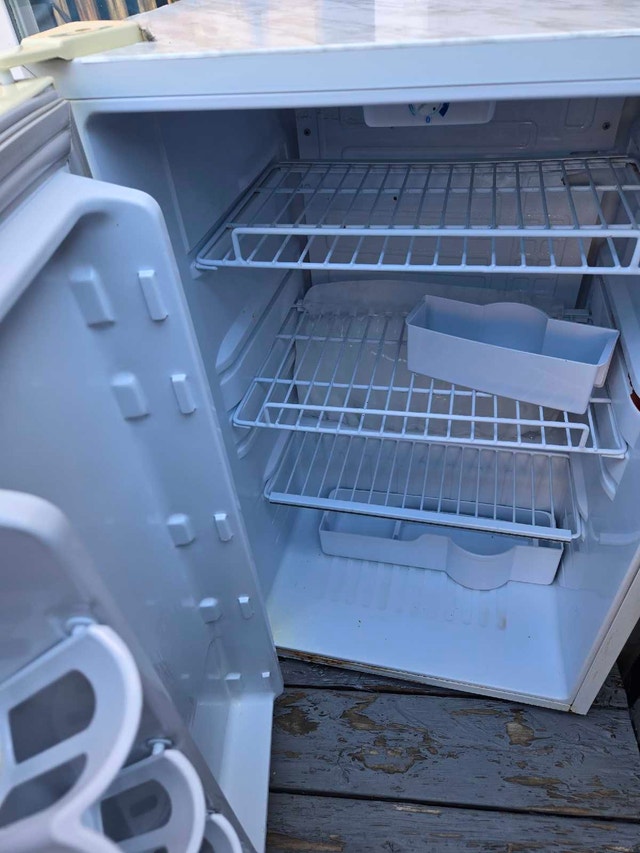 Danby Designer Mini Fridge – Works Great - photo 2