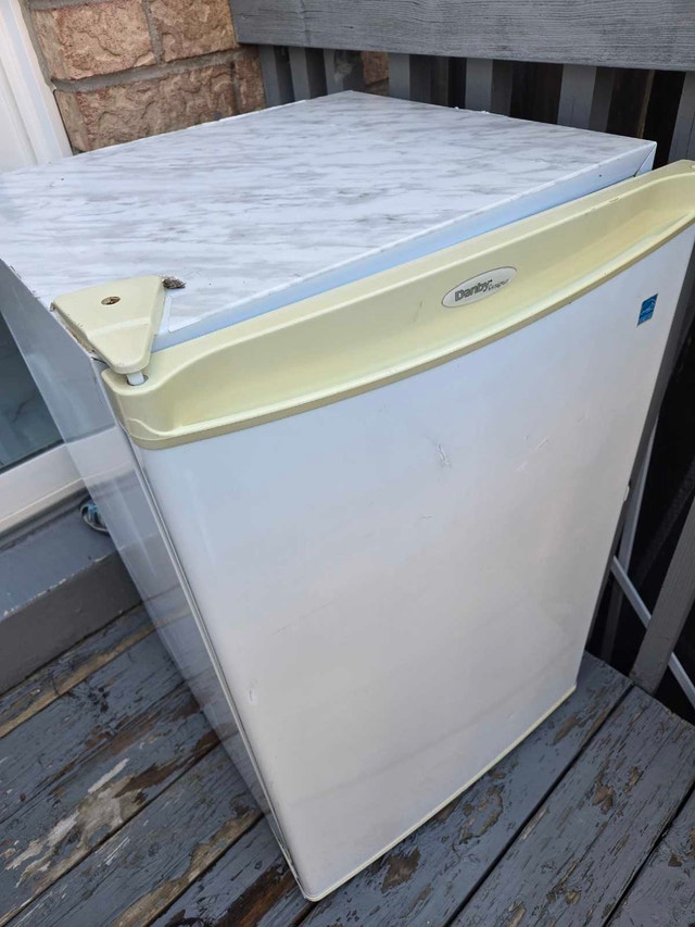Danby Designer Mini Fridge – Works Great - photo 4