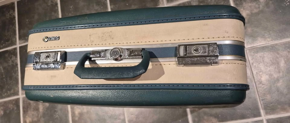 Hard shell suit case / luggage