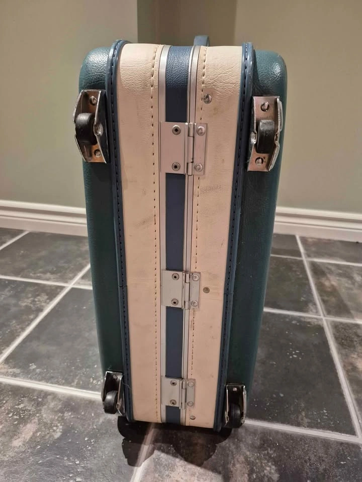 Hard shell suit case / luggage - photo 3