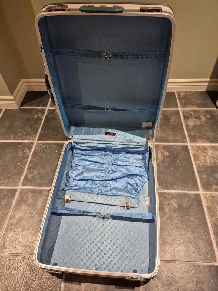 Hard shell suit case / luggage - photo 5