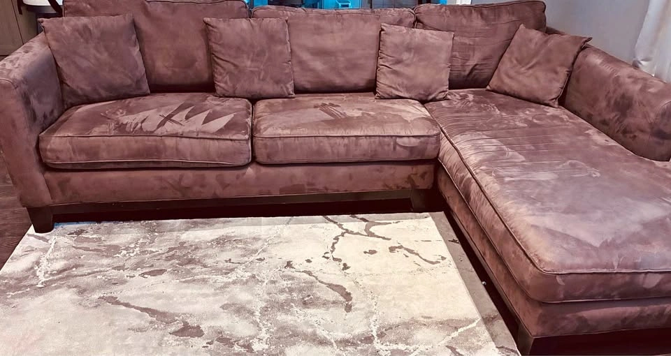 BROWN MICROFIBRE SECTIONAL WITH CHAISE