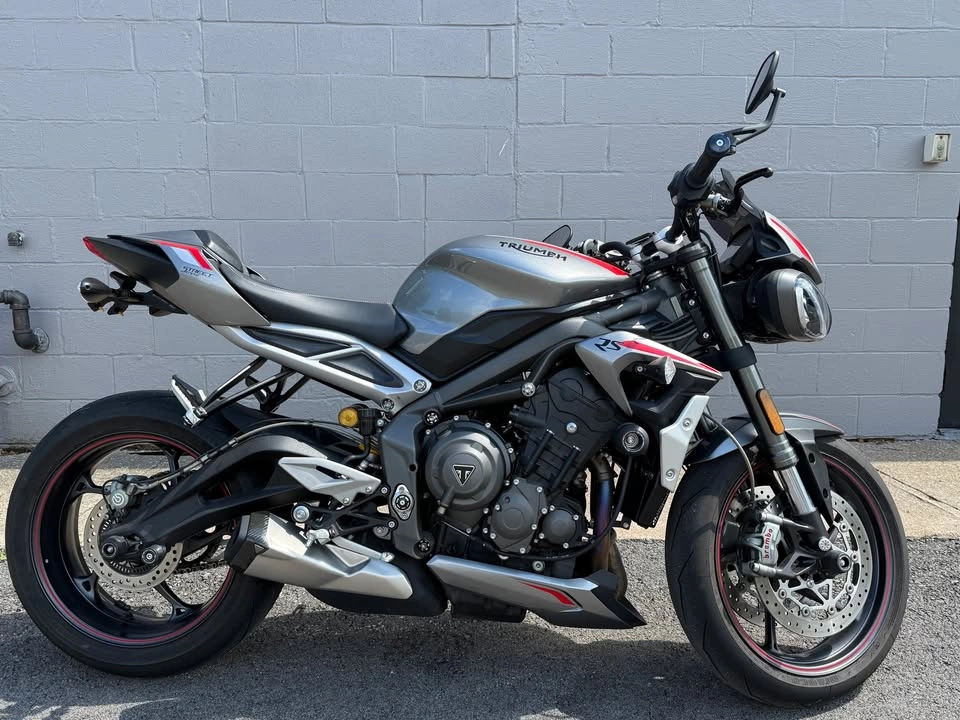 2021 Triumph Street Triple RS - photo 2