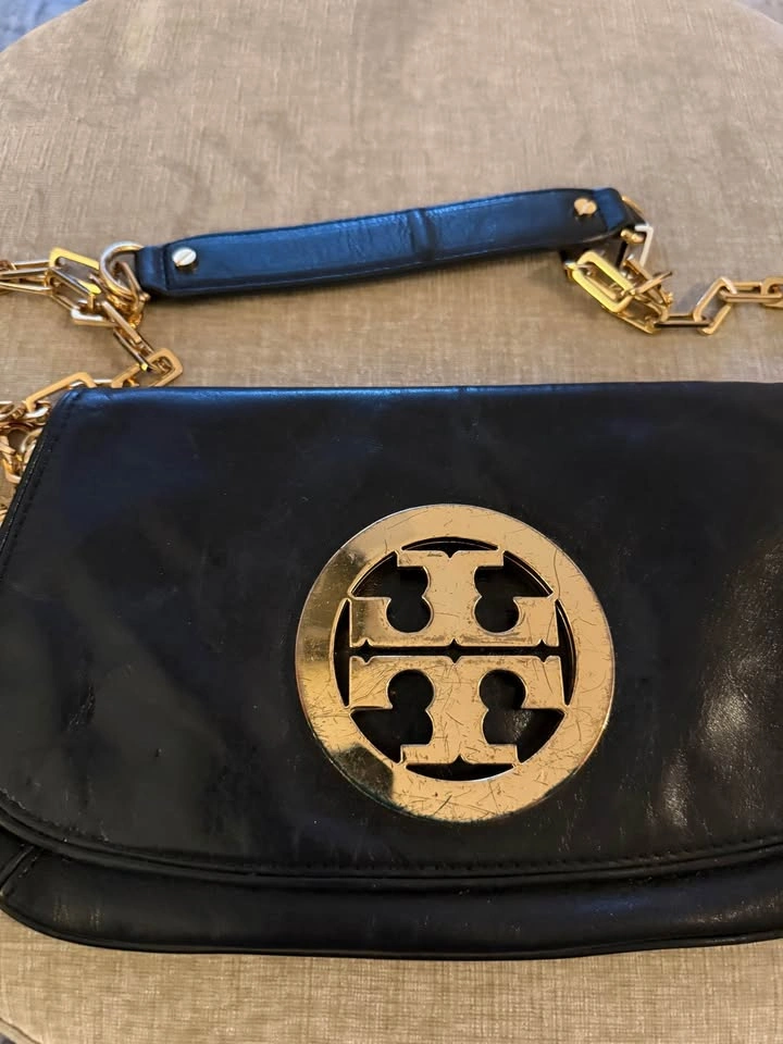 Authentic Tory Burch Black Leather Chain Shoulder Bag – Gold Log - photo 2