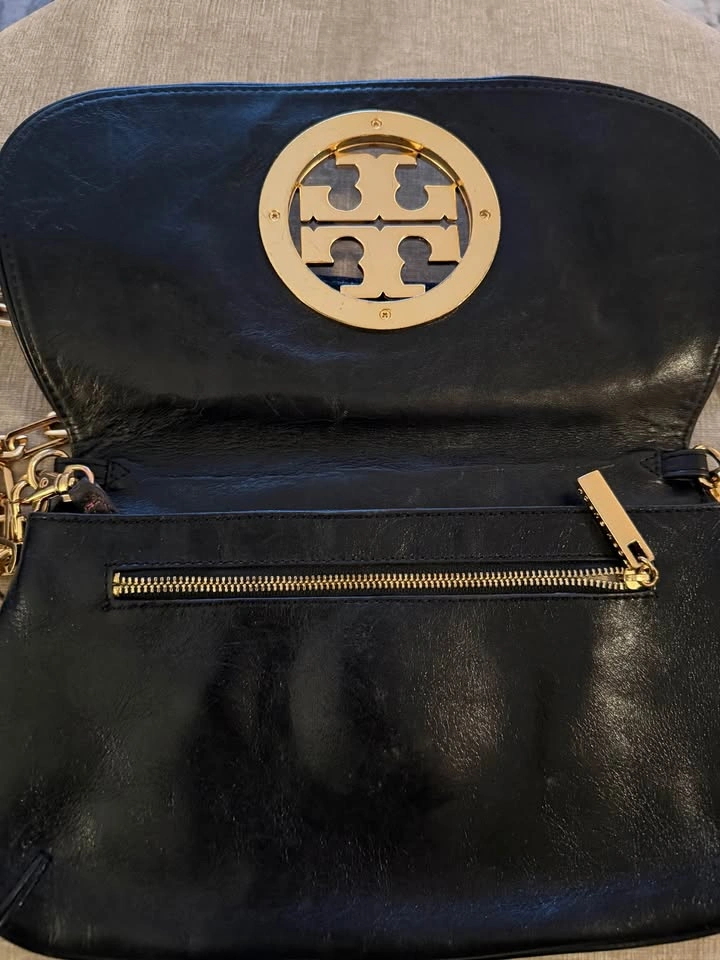 Authentic Tory Burch Black Leather Chain Shoulder Bag – Gold Log - photo 3