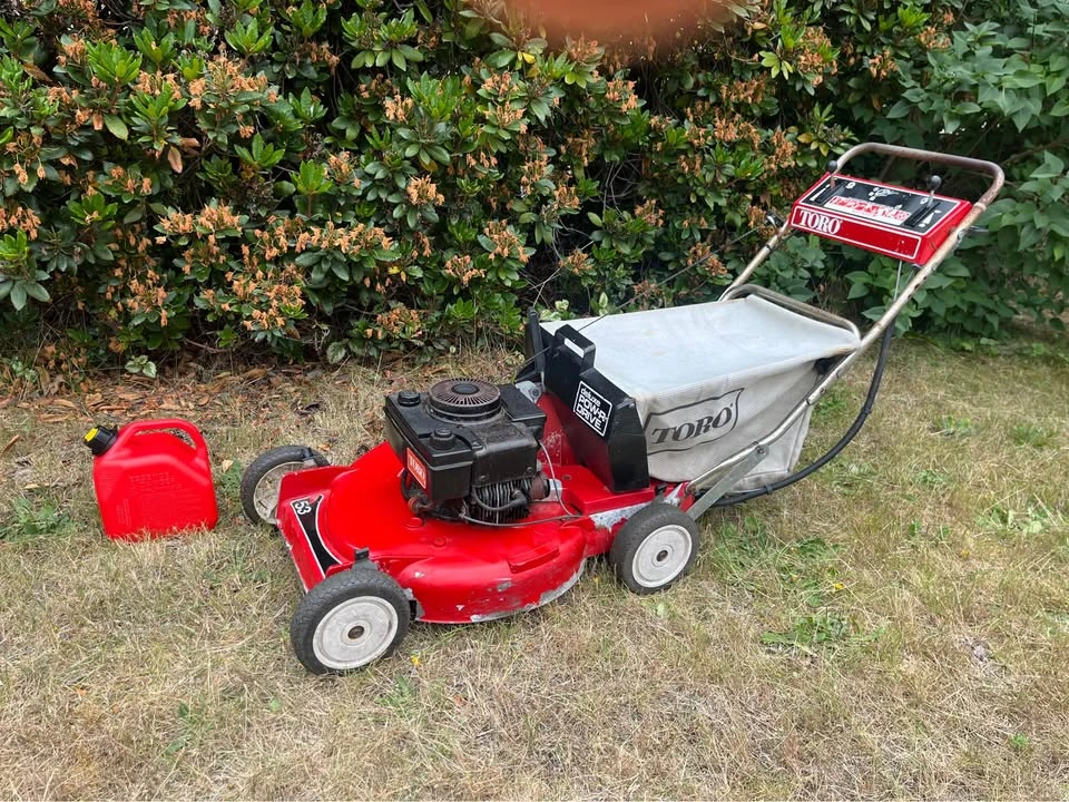 Toro Self-Propelled Gas Lawn Mower – Starts Easily – Runs Well