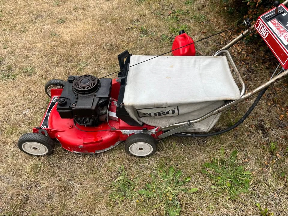 Toro Self-Propelled Gas Lawn Mower – Starts Easily – Runs Well - photo 2