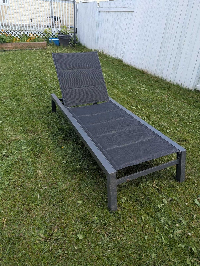 Patio lounger - metal