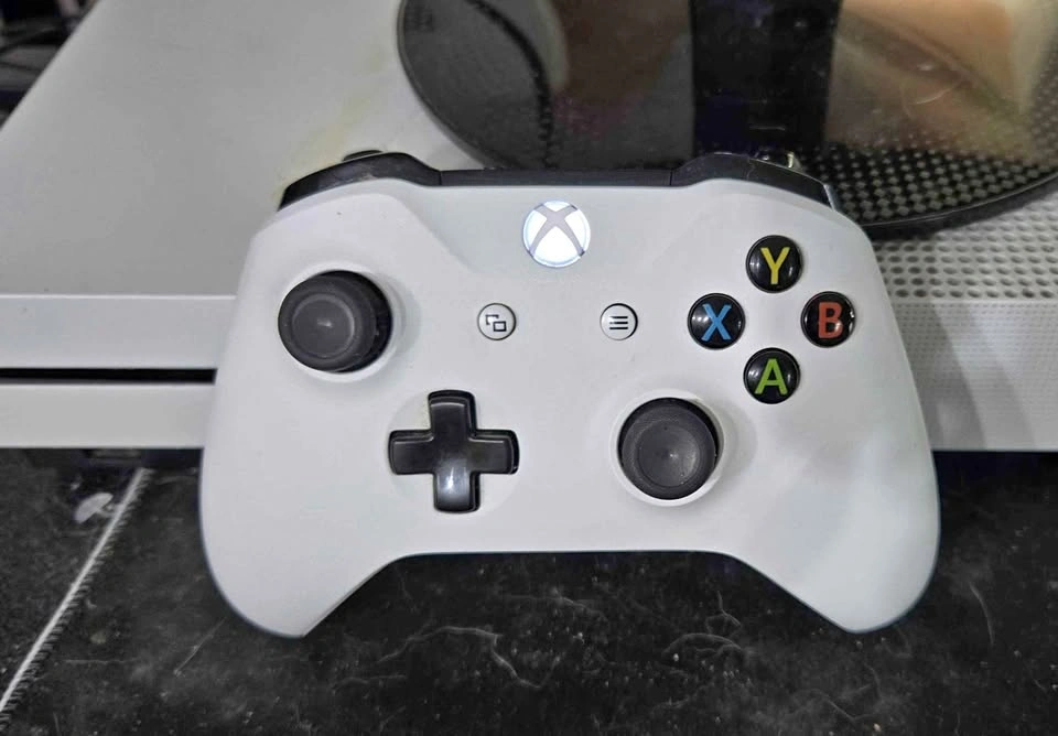 Microsoft Xbox One S Console with Controller