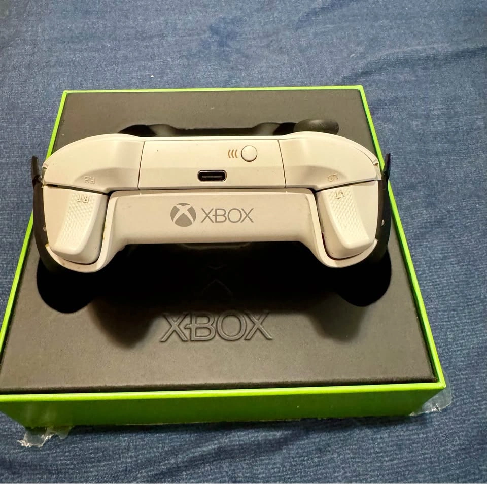 Xbox Elite Series 2 Controller White - photo 3