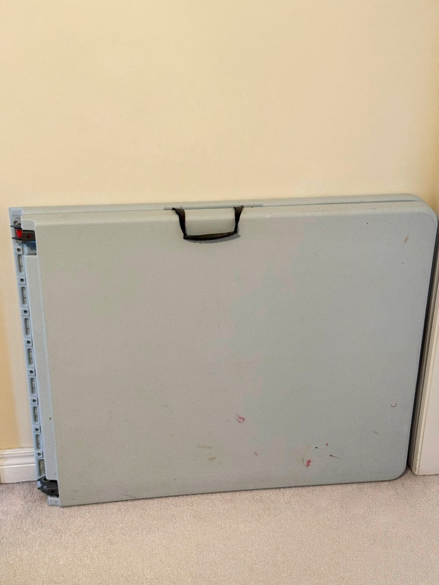 Costco Office Star 6ft Folding Resin Table – Excellent Condition - photo 2