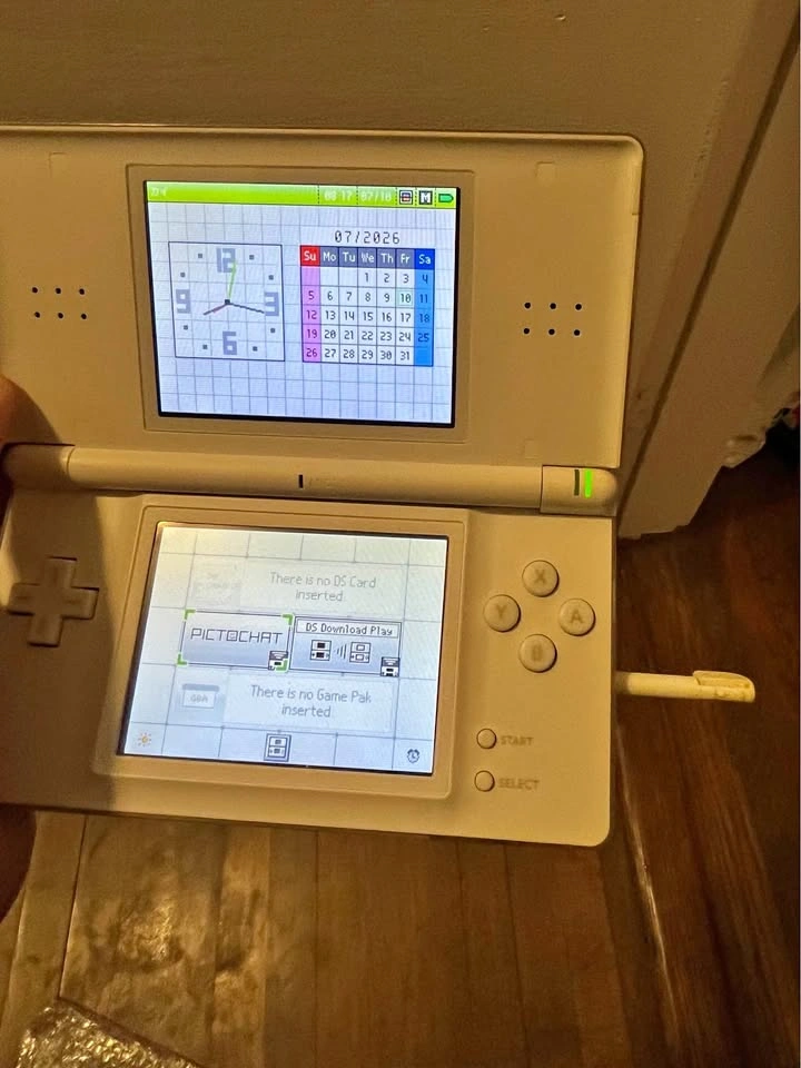 Nintendo DS Lite (White) + 5 Games