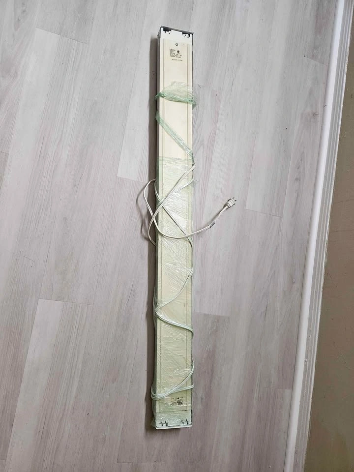 Canarm Fluorescent Under Cabinet Light Fixture