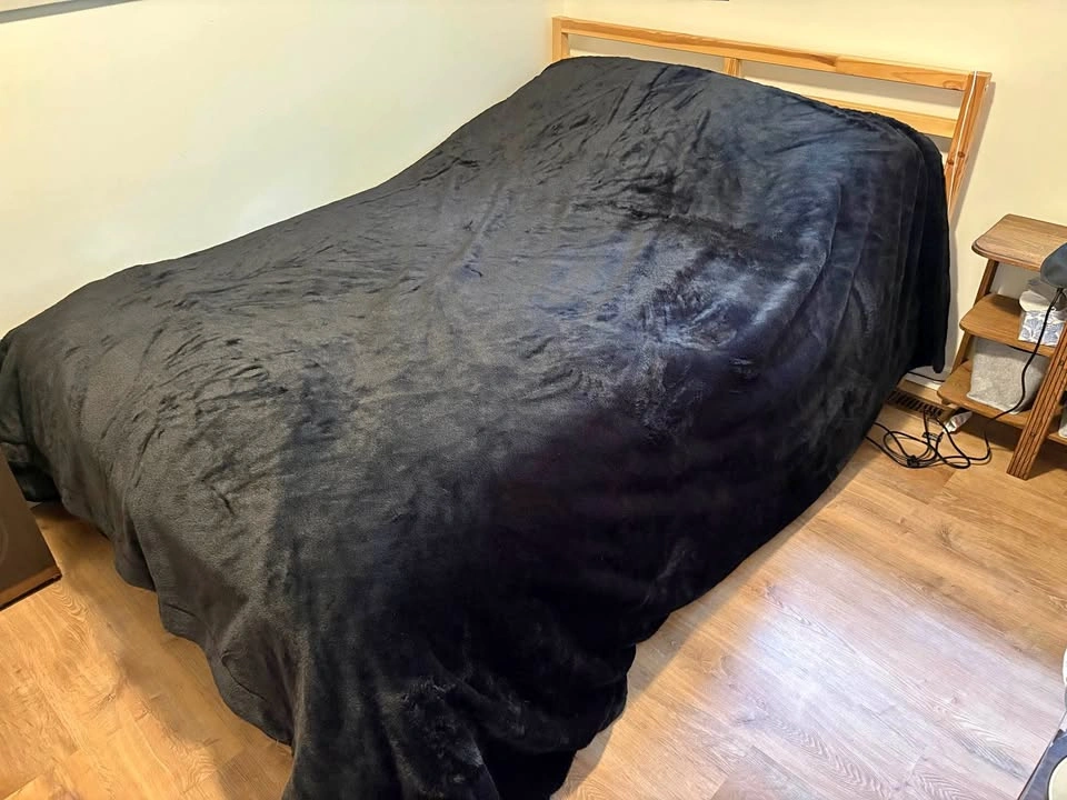 Rachel Zoe Luxury Faux-Fur Queen Comforter – Ultra Soft Black
