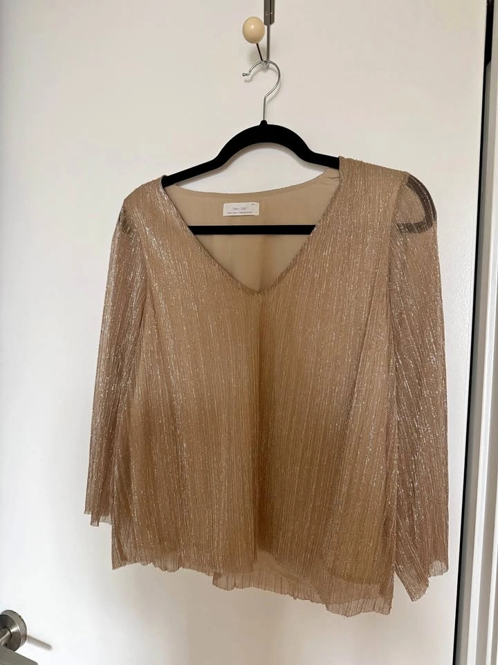 Oak + fort sparkly top