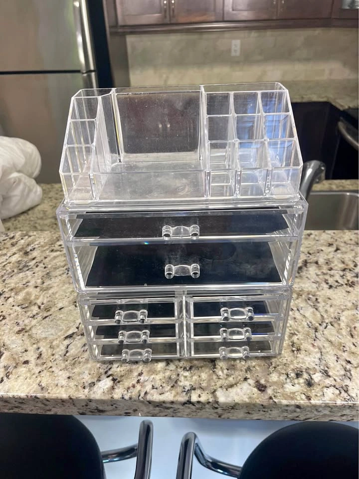 Makeup organizer