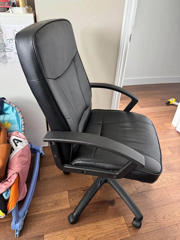Black Office Chair - photo 2
