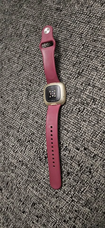 Fitbit Versa 3 - photo 2