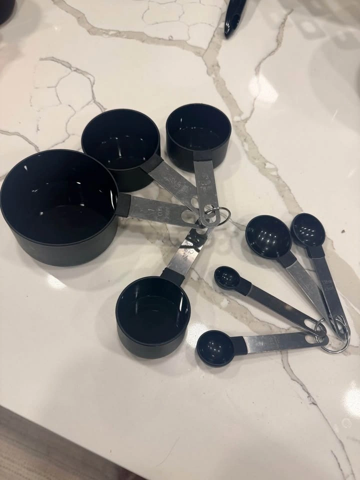 Kitchen Tools Bundle - grater, strainers, measuring cups, utensi - photo 4