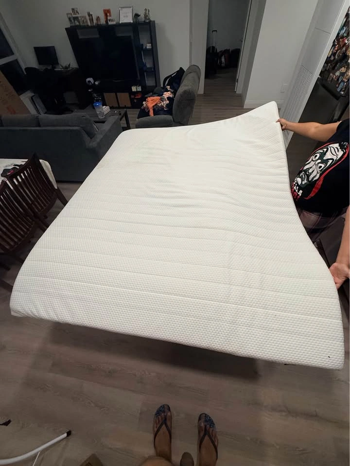 Queen Mattress Topper – Excellent Condition - photo 2