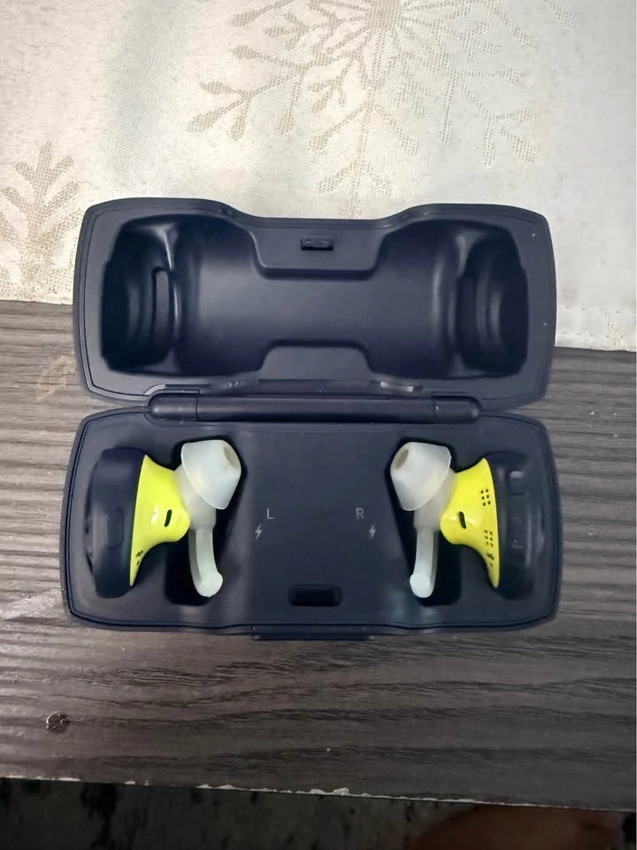 Bose Sport Earbuds Yellow w/ Charging Case - photo 2