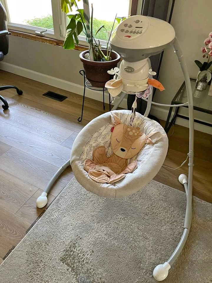Fisher-Price Fawn Meadows Deluxe Cradle 'n Swing