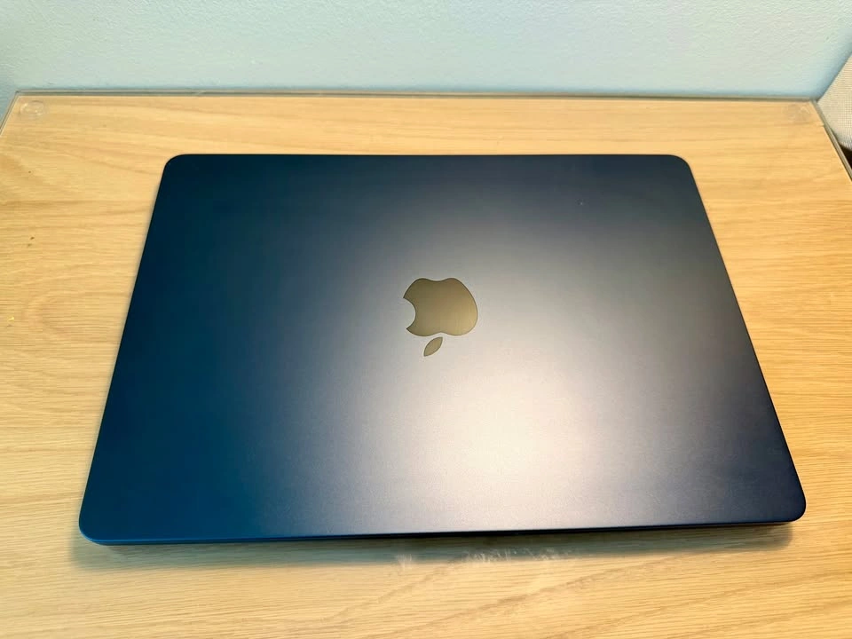 Apple MacBook Air 13" (2024) M3 – Midnight | 16GB RAM | 512GB SS - photo 2