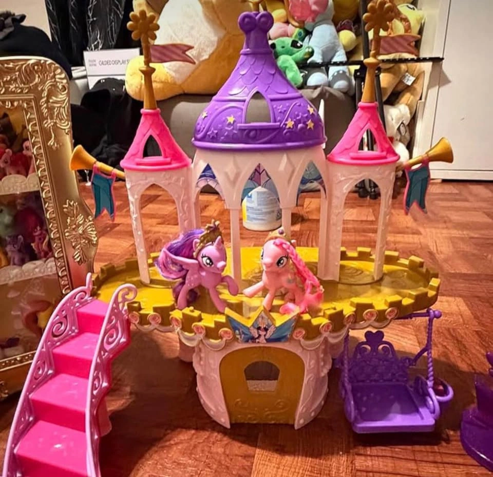 Brand NEW My Little Pony Friendship Castle Playset - photo 2