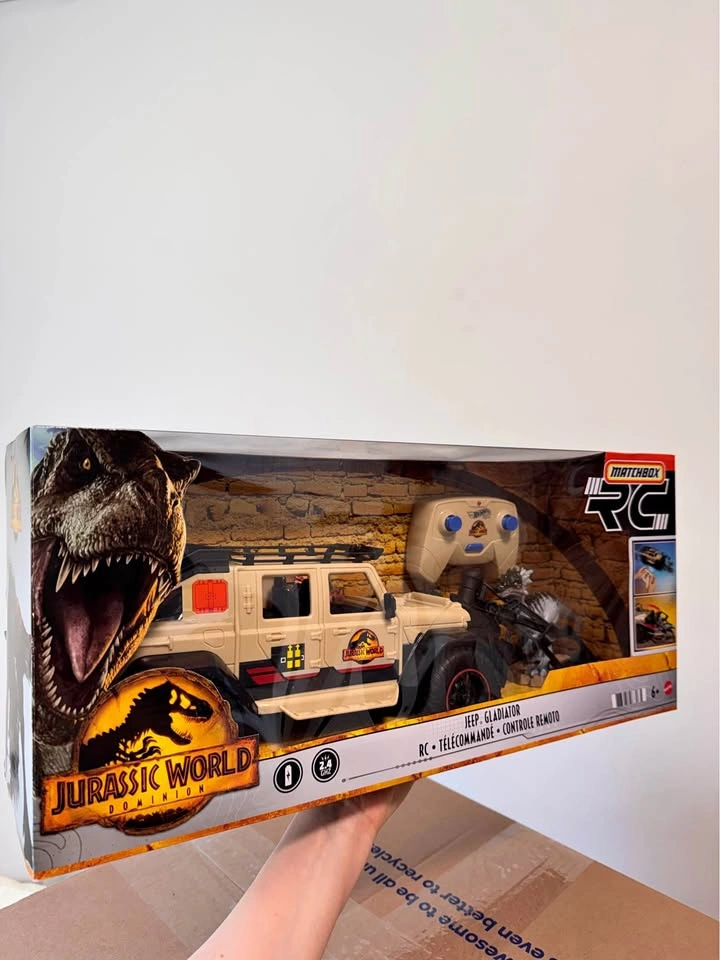 Jurassic World Dominion Jeep Gladiator – Brand New 🦖