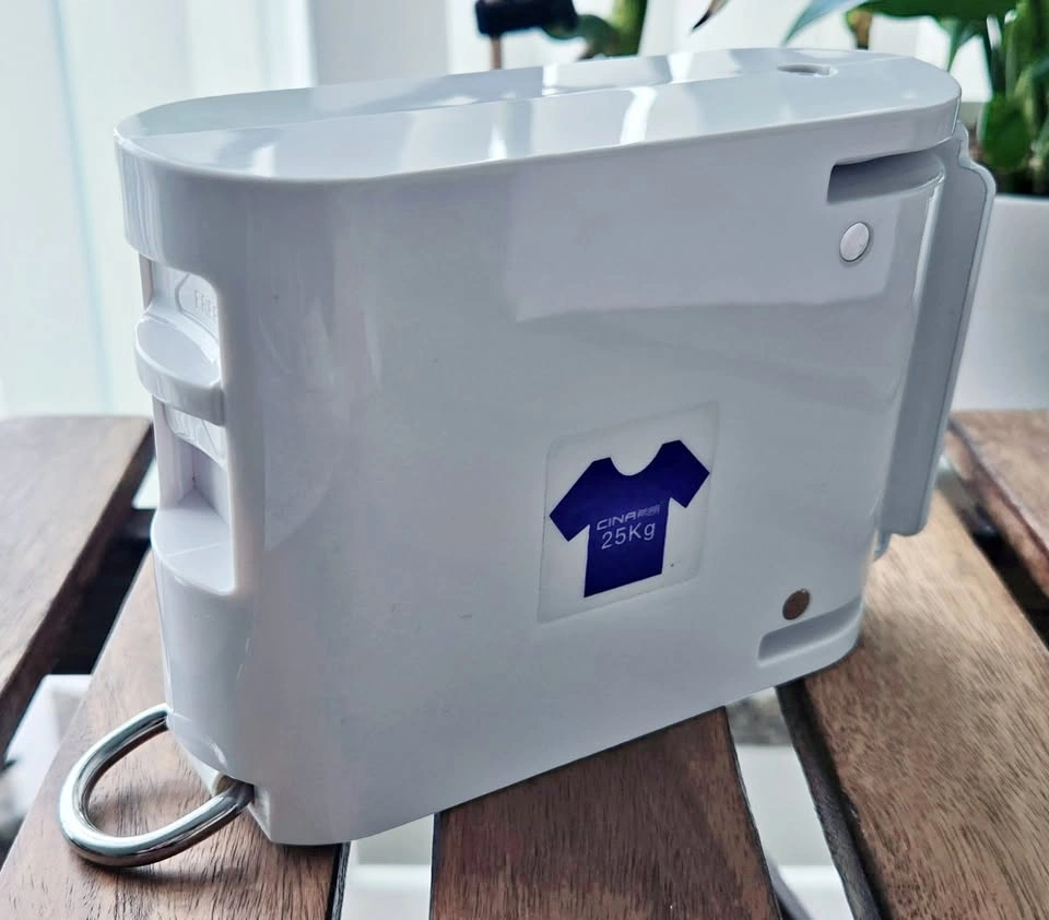 Retractable Wall Hanging Clothes Drying Rack (White)