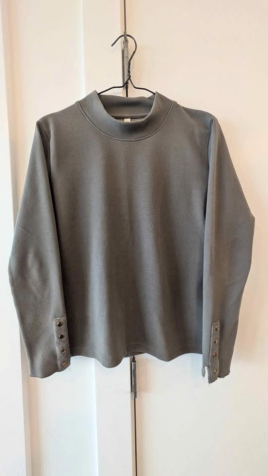 Cashewnut Size M Grey Mock Neck Long Sleeve Top with Button Cuff
