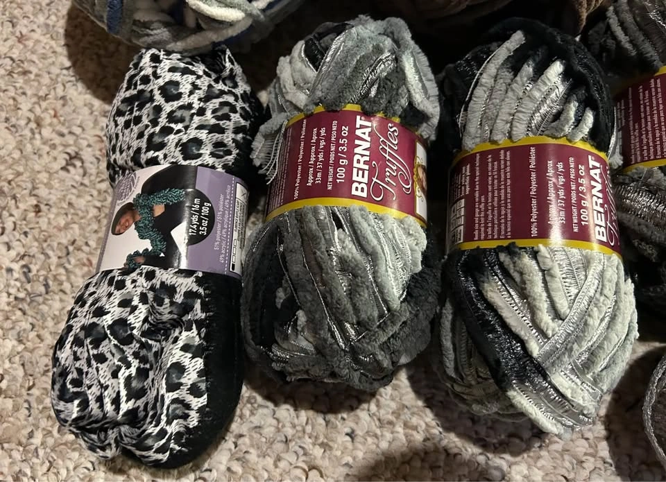 New 15 Packs of Yarn - photo 3