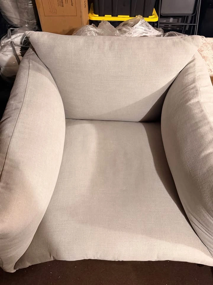 Modern Oversized Accent Chair – Never Used – Cream/Beige - photo 2