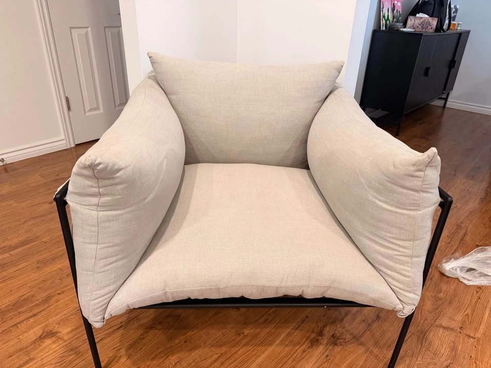 Modern Oversized Accent Chair – Never Used – Cream/Beige - photo 4