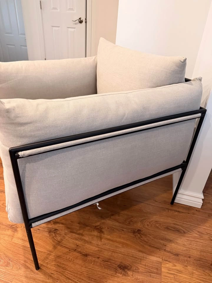 Modern Oversized Accent Chair – Never Used – Cream/Beige - photo 5