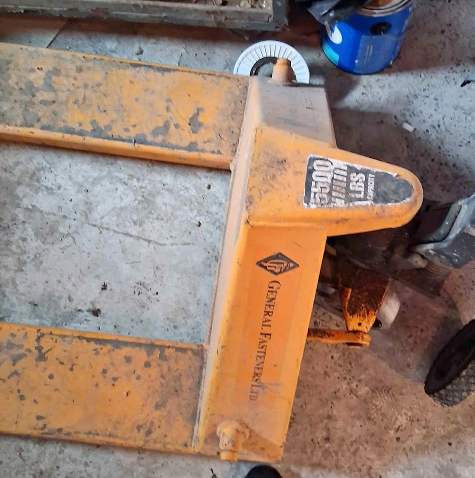 General Fasteners Ltd 5500 lbs Pallet Jack