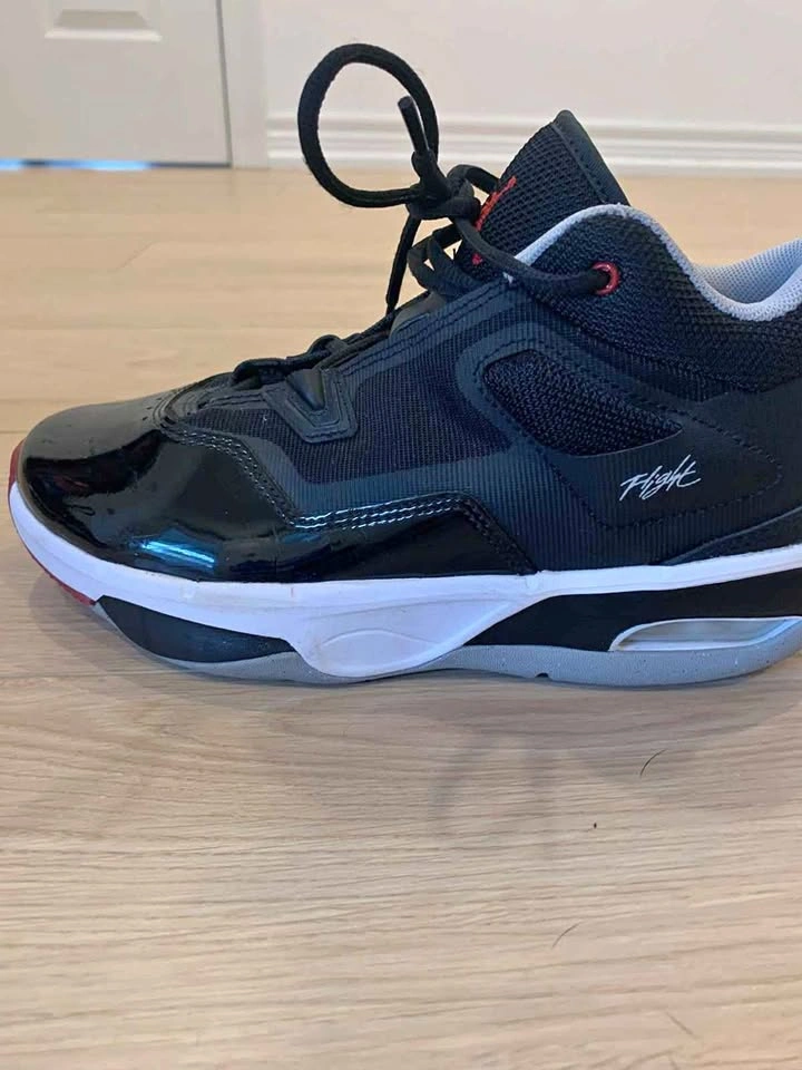 Jordan Max Aura 3 Black Red
