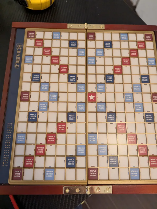 Wooden scrabble set thumbnail