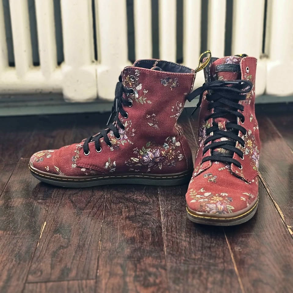 Size 9 Doc Martens Floral Canvas Stratford Boots - photo 2